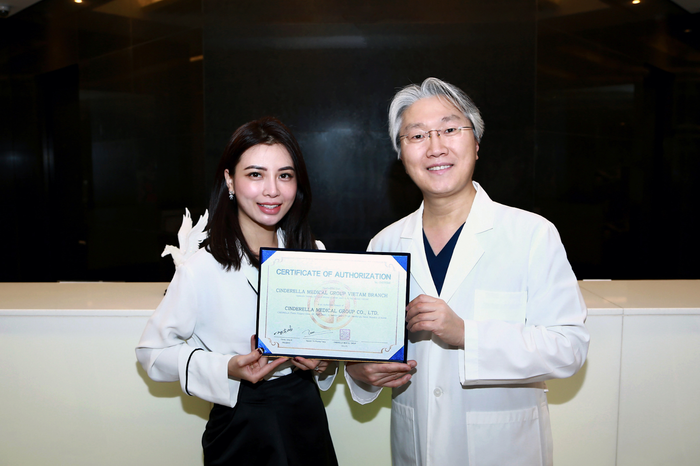 Ms. Rin Nguyễn khi được bổ nhiệm làm Trưởng văn phòng đại diện tư vấn tại bệnh viện PTTM top 5 ở Hàn Quốc