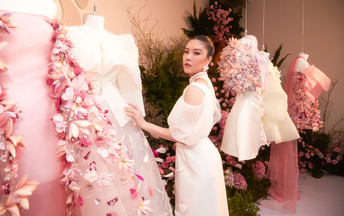 Mrs International Global Vietnam 2022 - Trâm Anh yêu kiều tựa nàng thơ tại triển lãm 10 năm của PHUONG MY Ảnh 2