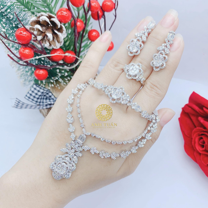 Mẫu mã tại Anh Tuấn An Đông Jewelry luôn bắt kịp xu hướng mới nhất của thị trường