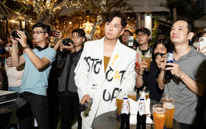 Ngô Kiến Huy tổ chức ra mắt MV mới cực chill trong khu vườn đầy hoa Ảnh 2