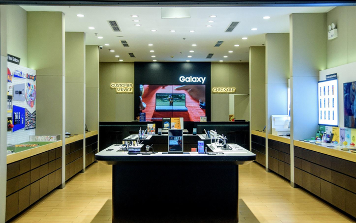 Giới trẻ say đắm với không gian 'cá nhân hóa cùng Galaxy' tại chuỗi cửa hàng trải nghiệm Samsung Ảnh 2