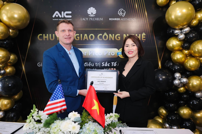 CEO Lady Premium nhận chuyển giao công nghệ Laser Pico Pro từ đại diện hãng Rohrer Aesthetics (Hoa Kỳ)