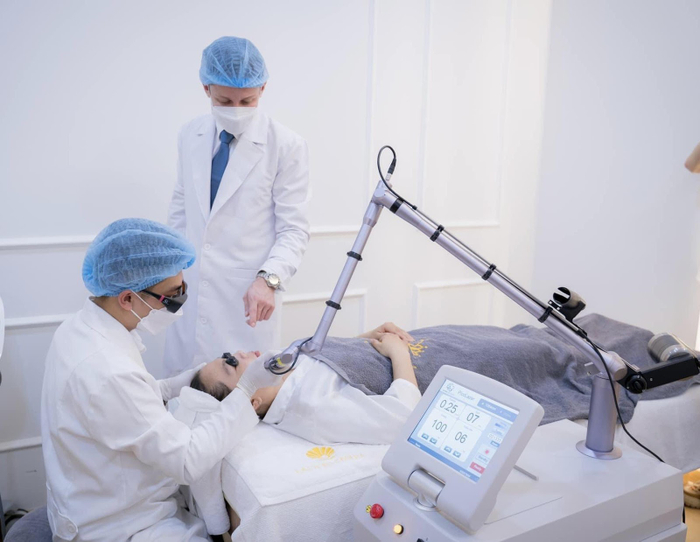 Công nghệ Laser Pico Pro được ứng dụng vào liệu trình làm đẹp trẻ hoá da và cải thiện sắc tố tại Lady Premium.