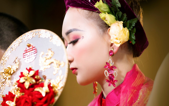 Cô đồng Phạm Thu Hường nổi tiếng trên mạng xã hội nhờ gương mặt phúc hậu Ảnh 2