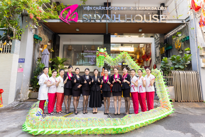 Toàn thể nhân viên tại Shynh House Center luôn nỗ lực và hoàn thiện để mang đến chất lượng làm đẹp tốt nhất cho khách hàng