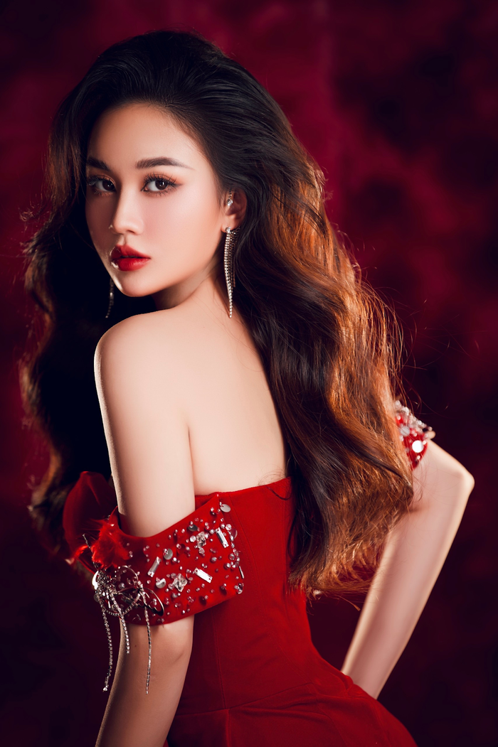 Không chỉ bản lĩnh trong kinh doanh mà CEO Nguyễn Vũ Hoài Thương còn rất xinh đẹp