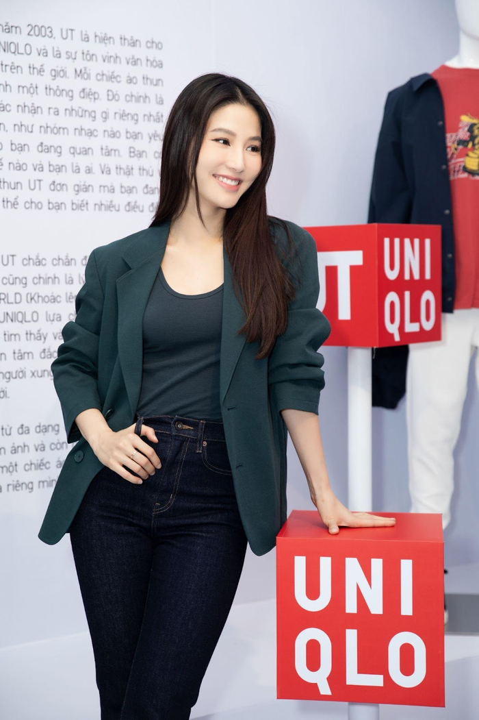 Diễm My 9x thả dáng rạng ngời với không gian triển lãm được thiết kế với ý tưởng những khu phố thân thuộc