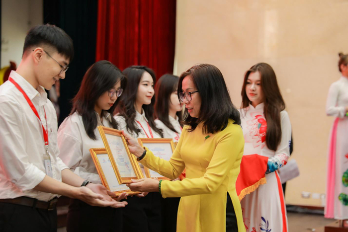 Học bổng tài năng 100%, nguồn trợ lực giúp sinh viên phát triển tài năng trong môi trường quốc tế