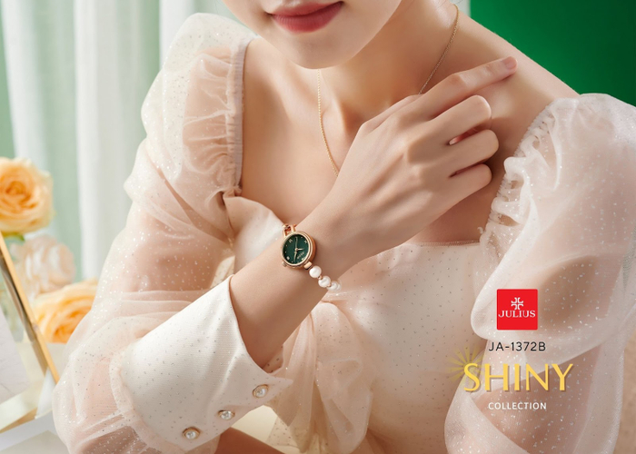 Mặt xanh nổi bật tạo nên “mốt” thời trang cho nàng thời thượng