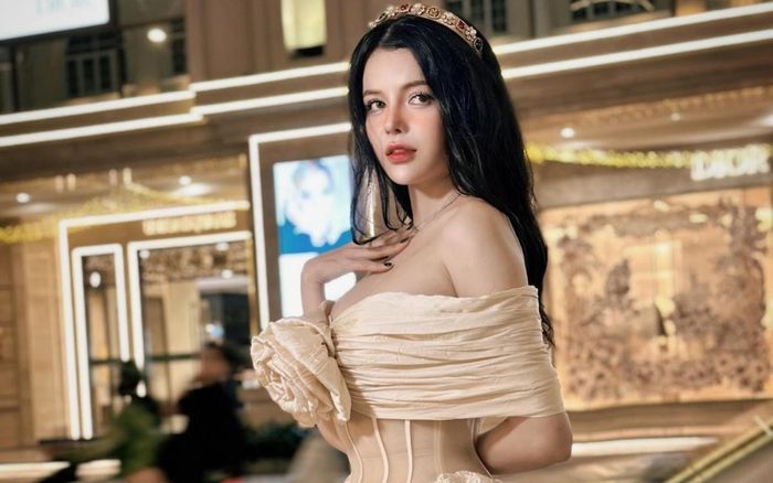 Dancer Đan Khanh khoe phong cách cuốn hút trong trang phục của Amber Design Ảnh 2