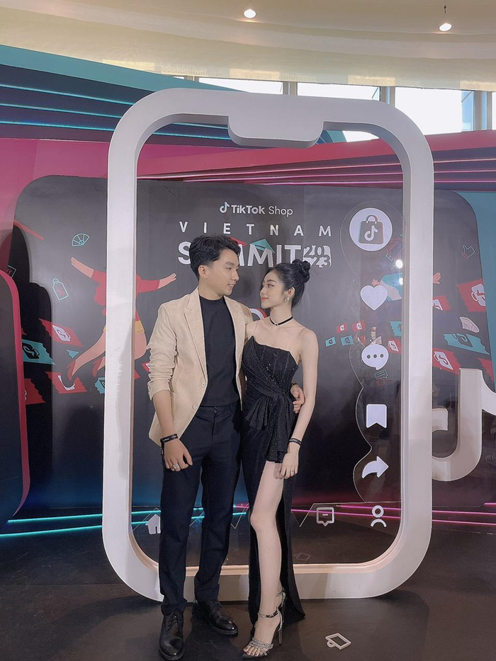 Ngọc Lucie xuất hiện đầy quyến rũ bên cạnh người chồng phong độ của mình tại TikTok Shop Vietnam Summit 2023