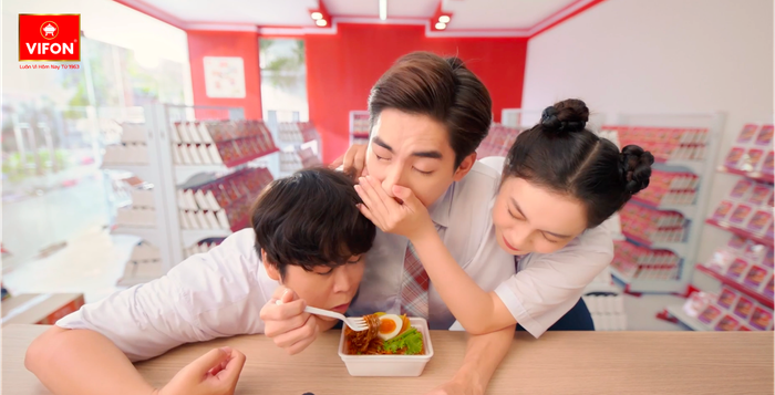 Đồ ăn của đồng bọn lúc nào chả mlem hơn món của mình