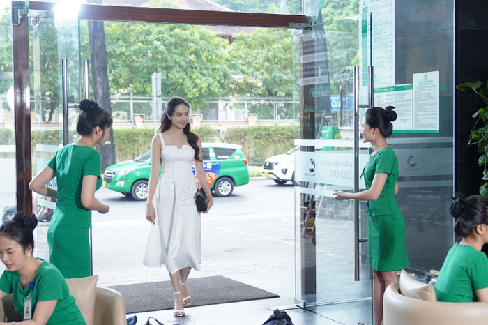 Hoa hậu Thanh Thủy đến Bệnh viện thẩm mỹ Thu Cúc