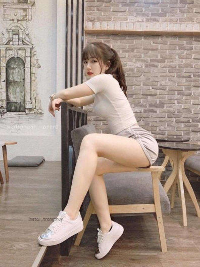 Mặc dù chỉ cao 1m50 thế nhưng Thùy Trang lại sở hữu một body cuốn hút. 