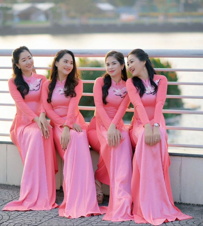 Chị Trang Lê thể hiện sự kỹ tính qua từng chi tiết nhỏ nhất trên chiếc áo dài