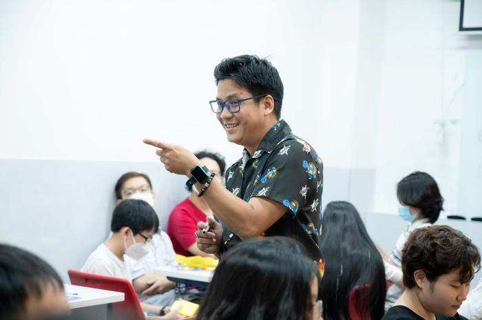 TS. Nguyễn Vinh Quang với vai trò là một nhà hướng nghiệp, diễn giả 