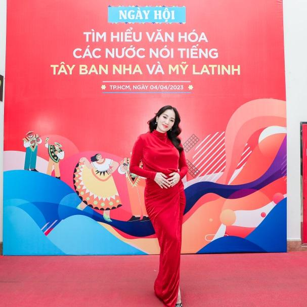  Nữ hoàng Dancesport Khánh Thi xuất hiện tại trường đại học trong ngày hội giao lưu văn hóa Ảnh 2