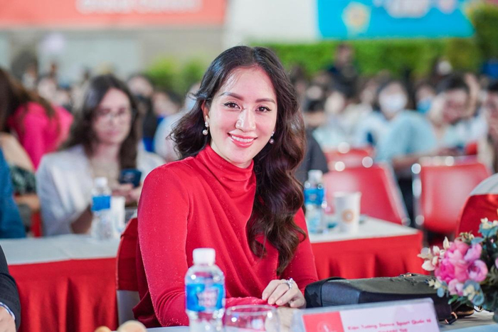  Nữ hoàng Dancesport Khánh Thi xuất hiện tại trường đại học trong ngày hội giao lưu văn hóa Ảnh 3