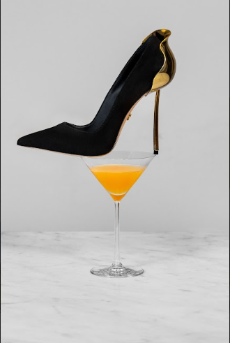 Những đôi giày cao gót “Pelato' được nhà chế tác Le Silla ví như những cánh hoa nữ tính và đầy gợi cảm đang nở rộ. 