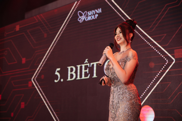 Chủ tịch Lê Thị Xuân luôn là người truyền lửa và truyền cảm hứng cho hơn 500 nhân sự của Shynh Group.