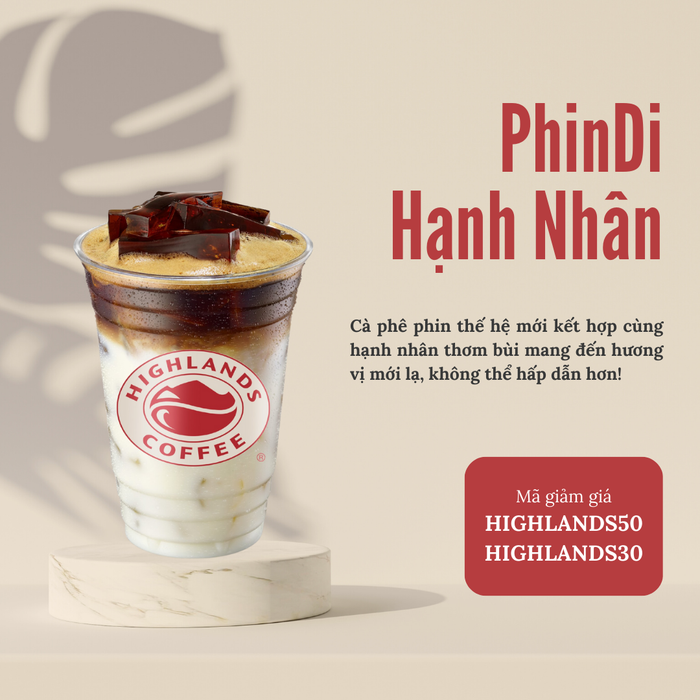 PhinDi Hạnh Nhân là một trong những thức uống yêu thích tại Highlands Coffee nhờ vào hương vị cà phê truyền thống và topping của hạnh nhân.