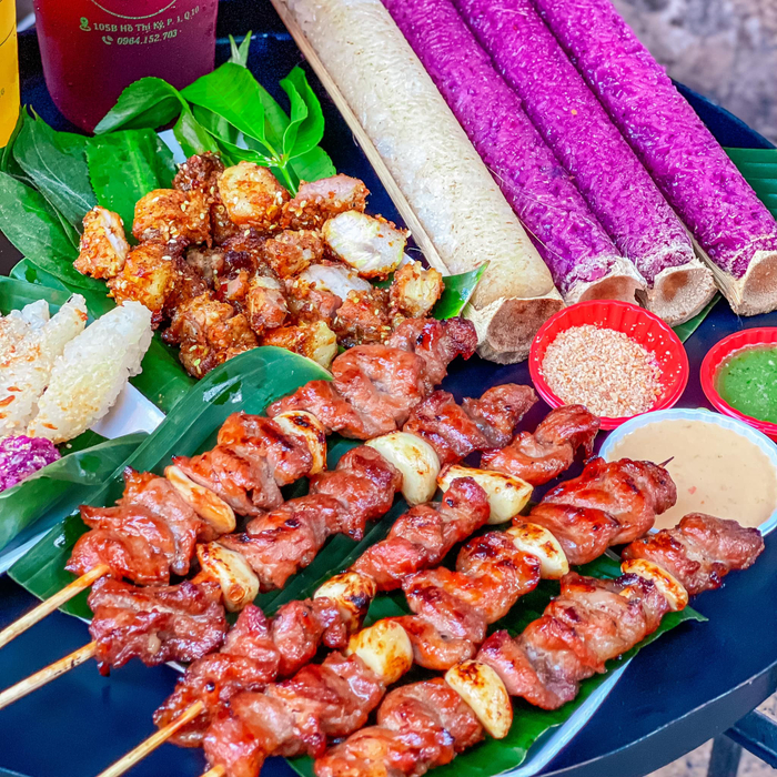 Chỉ cần tìm kiếm từ khóa “cơm lam” trên ShopeeFood, ứng dụng này sẽ chỉ bạn hàng loạt quán như: An Deli, Đặc sản cơm lam BMT, LamLam,...