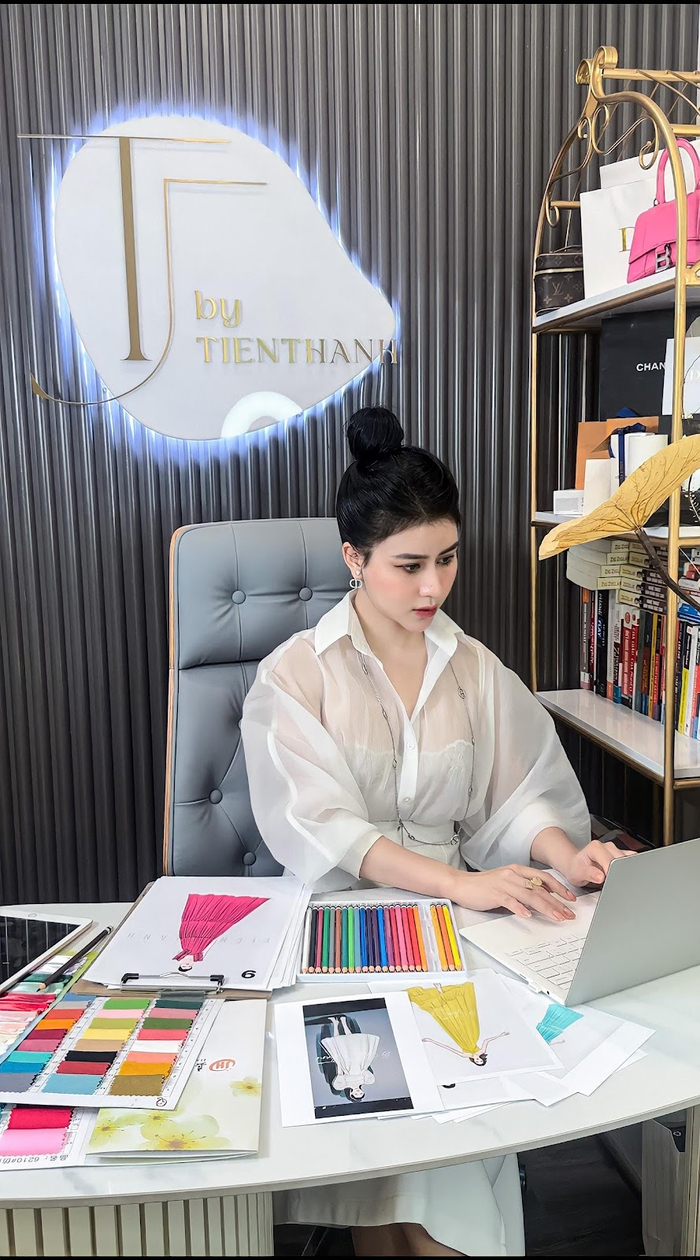 Ngoài nuôi con, Tiktoker Nguyễn Thi Thanh vẫn miệt mài với công việc kinh doanh shop thời trang mang tên mình