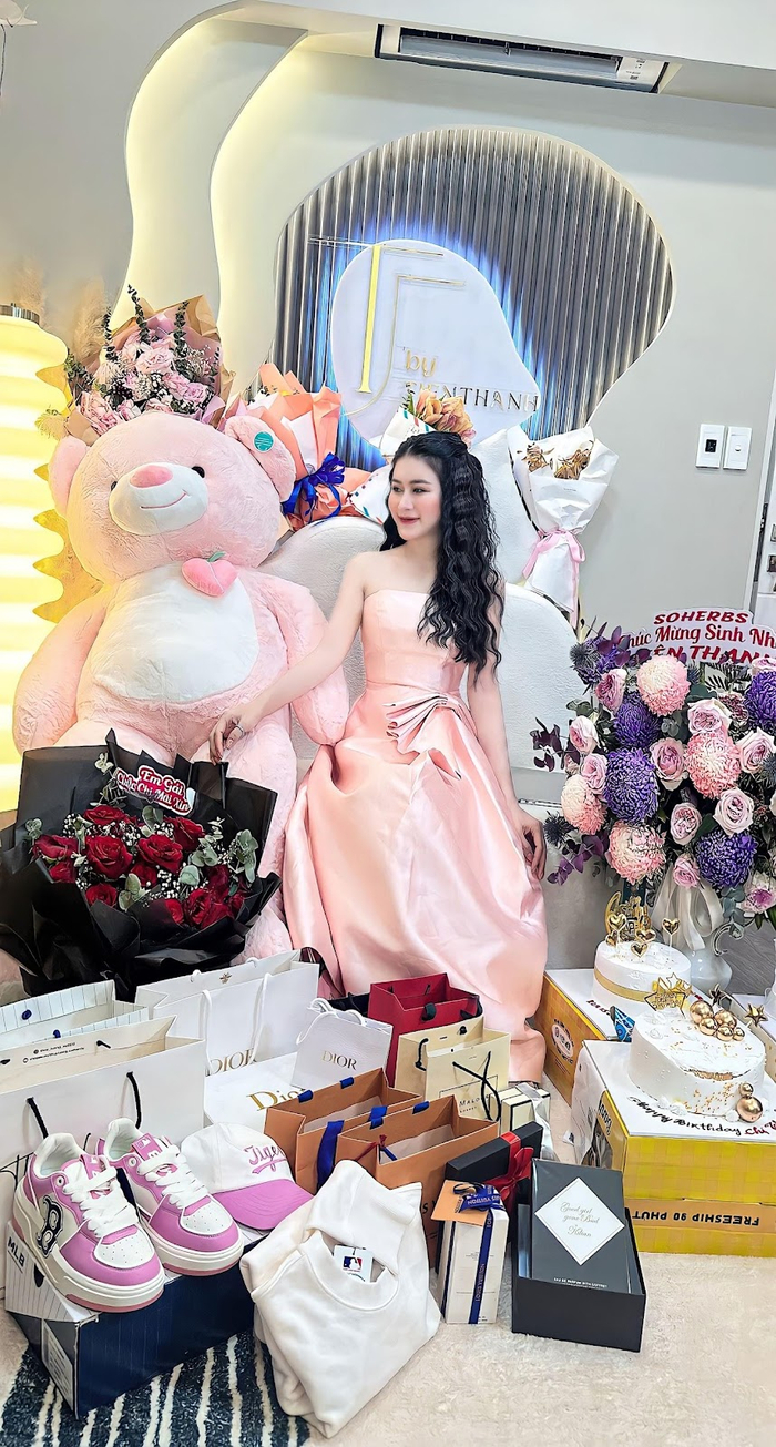 Cô ấy đã chứng minh rằng với sự tự tin, sáng tạo và kiên trì sẽ giúp bản thân thành công