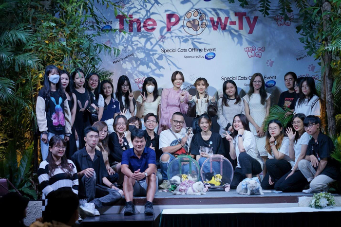 Na và Mèo tham gia sự kiện gặp gỡ các bạn nhỏ theo dõi kênh