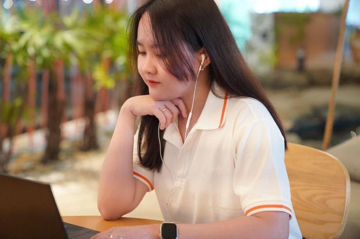 Là một nhân viên vận hành, Na Bông quen thuộc với các thao tác xử lý video