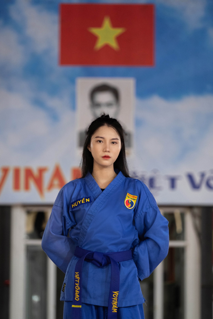 Ngọc Huyền cực “chiến” trong bộ võ phục xanh