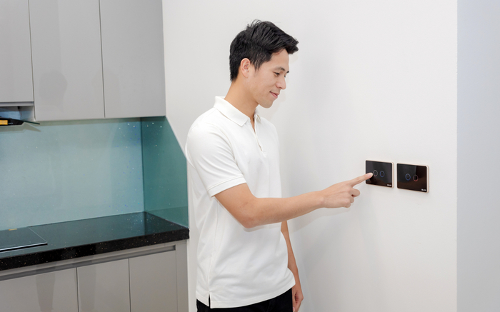 Xây nhà tặng bố mẹ, cầu thủ Đình Trọng tâm đắc nhất với nhà thông minh - an ninh đa lớp Ảnh 2