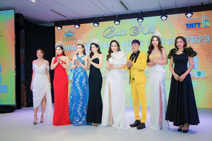 Nàng hậu cùng thành viên BGK; Hội đồng thẩm định: Hoa hậu Ngọc Anh, Á hạu Xuân Tâm và Ban cố vấn: Hoa hậu Lan Lê, NTK Thân Hoàng Bích Thủy, Mrs Quỳnh Nguyễn ra mắt khán giả.