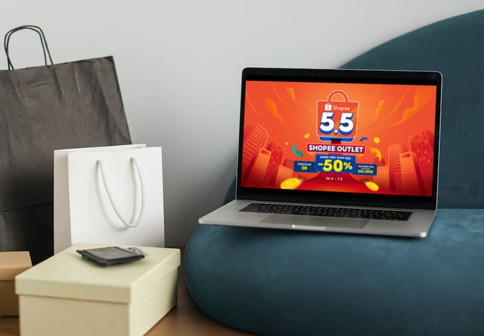 5.5 Shopee Outlet mang đến những giây phút mua sắm thú vị với loạt mã miễn phí vận chuyển đơn từ 0 đồng, deal giảm 50% mỗi ngày và voucher Xtra giảm đến 200.000 đồng.