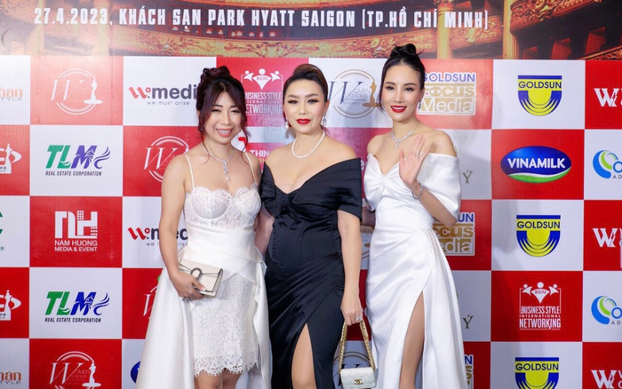 Hoa hậu Hoàng Thanh Loan làm Vedette và nhận giải thưởng Top 50 Nữ lãnh đạo Châu Á – Thái Bình Dương 2023 Ảnh 2