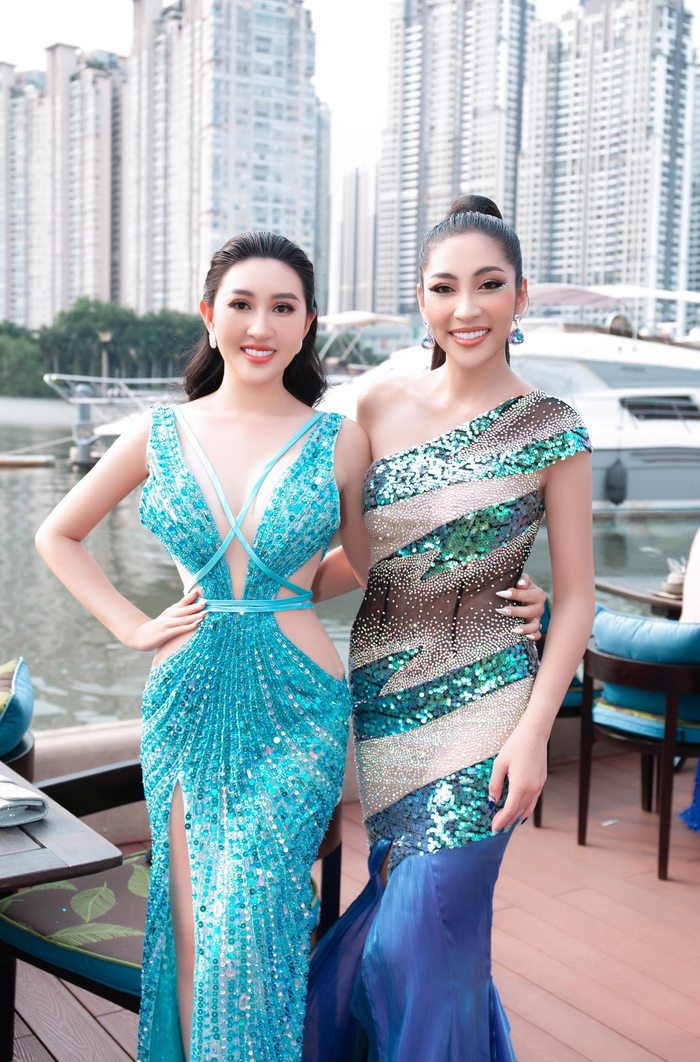 Hoa hậu Huỳnh Thúy Anh pose dáng cùng Hoa hậu đại dương 2014 Đặng Thu Thảo 