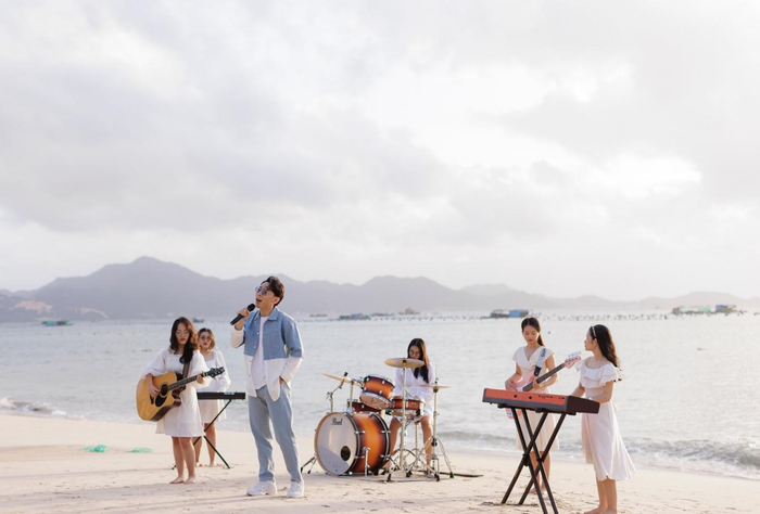 Những sản phẩm âm nhạc của Nguyên Lưu được đầu tư kỹ lưỡng, chỉn chu và chuyên nghiệp.