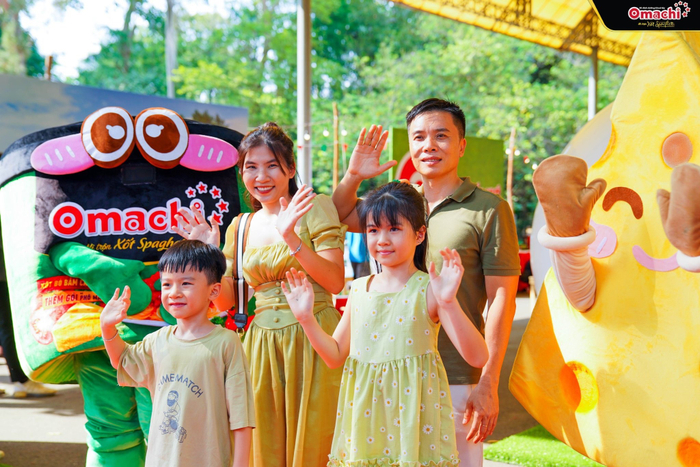 Gia đình Hot Tiktoker Mai Phạm check-in cùng các con và biệt đội nhí nhố Omachi Spaghetti