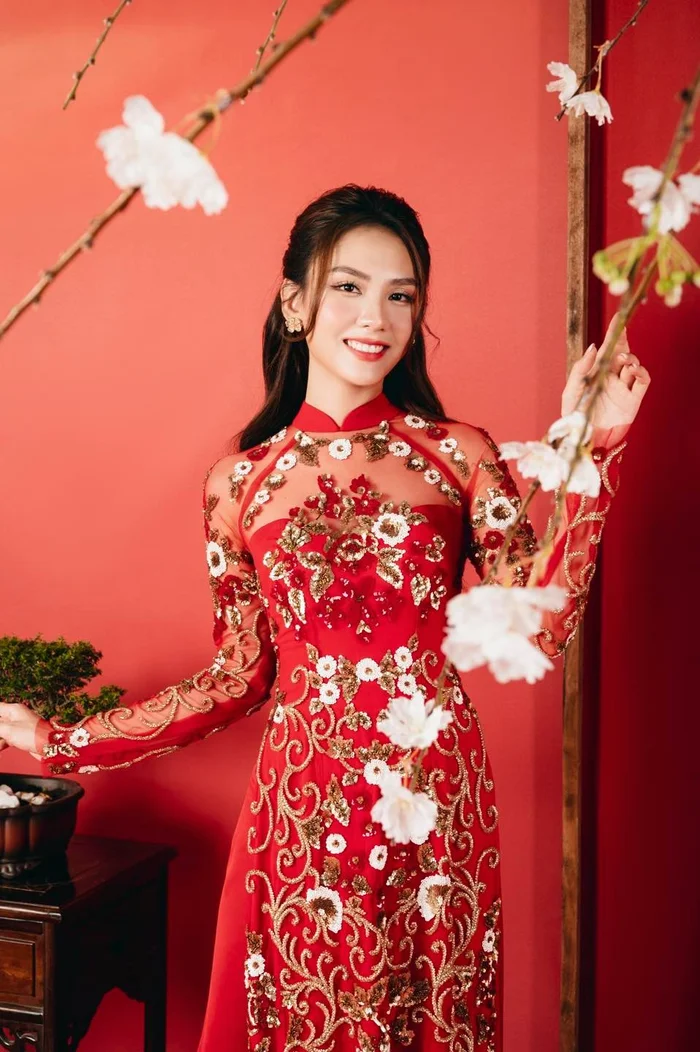 Miss World Vietnam 2022 Huynh Nguyen Mai Phuong continues to become the  focus of public discussion when posting a photo of wearing Ao Dai but using  the song Chinese New Year 